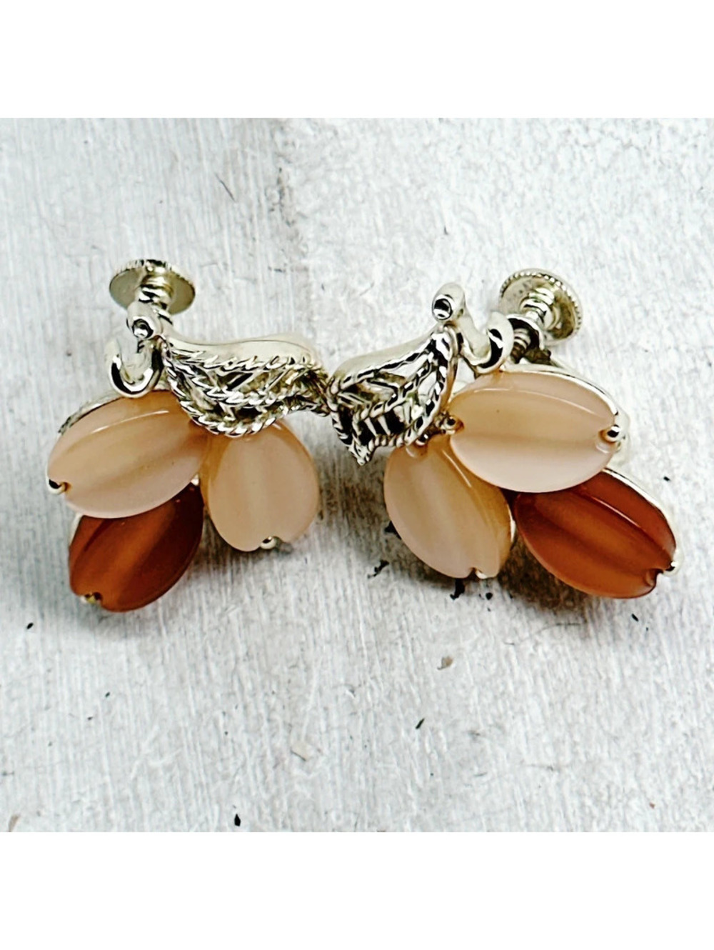 2528mc. Goldtone Thermoset Lisner Earrings